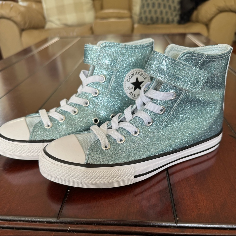New kids converse all star size 2! Beautiful light blue/aqua sparkle!